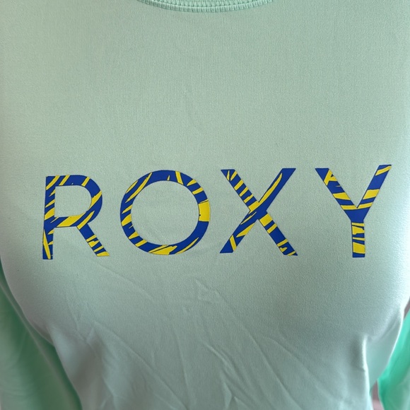 Roxy rash guard. Size L - Picture 2 of 5